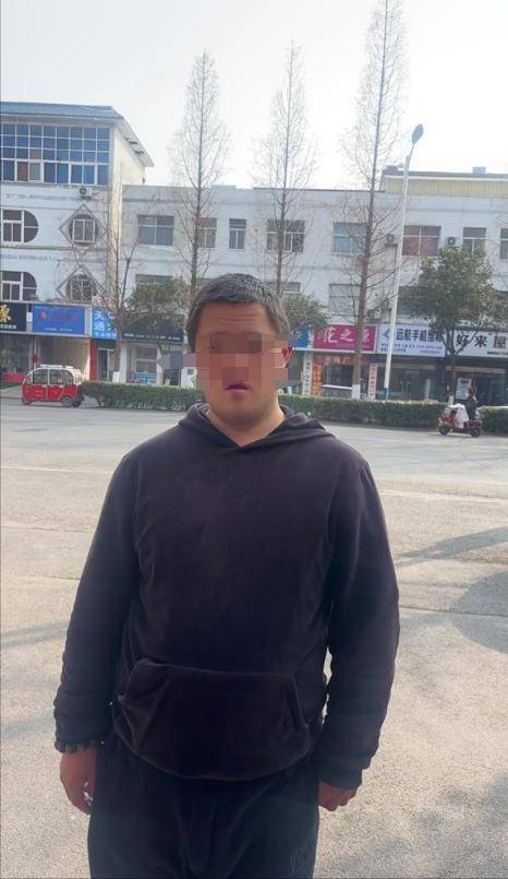 山东一单亲妈妈直播间阻止网友辱骂“唐宝”少年遭上门殴打<strong></p>
<p>平安理财险</strong>，警方：已受理案件，正调查
