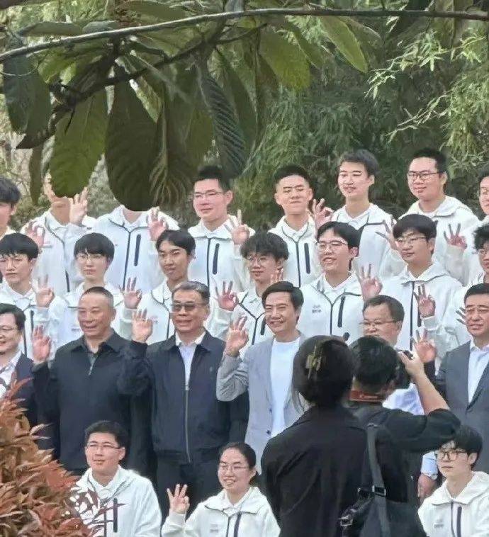 雷军回应如何保持好身材：英语不好已经让母校“蒙羞”<strong></p>
<p>家庭理财方案</strong>，不能再形象欠佳