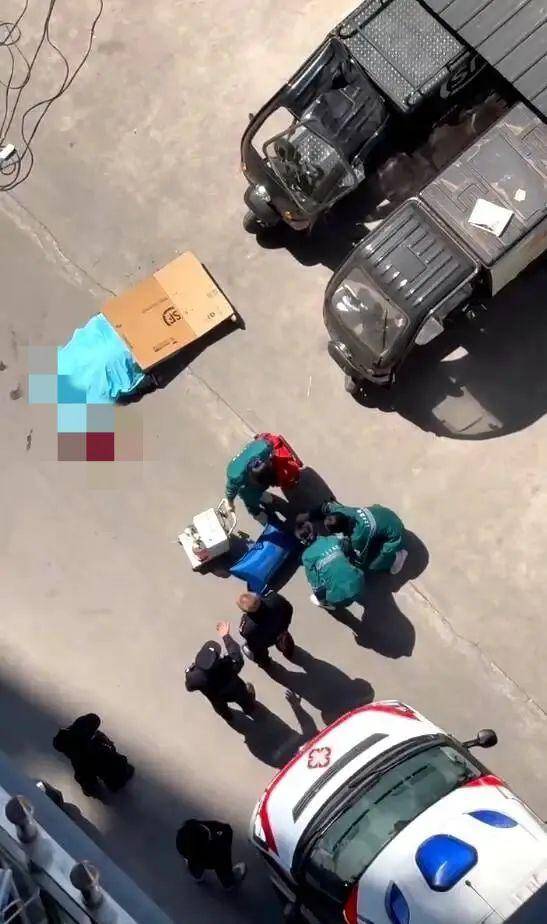 小区高空坠物砸死快递员<strong></p>
<p>无风险理财</strong>，四川巴中警方通报：2人被刑拘