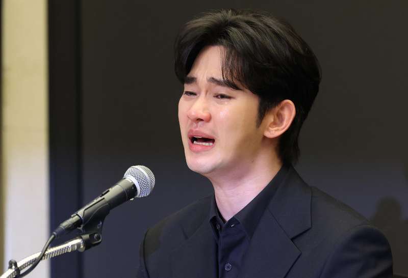 金秀贤为何在记者会上多次喝水<strong></p>
<p>金融理财培训</strong>，网友请DeepSeek解读