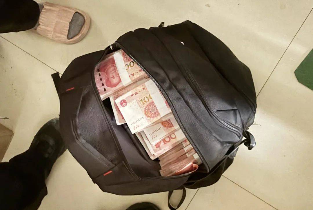 事发桂林<strong></p>
<p>mfc理财</strong>！背包里装的1000000元现金被警方紧急拦截