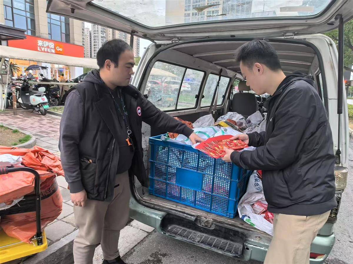 他发出的81万件快递全是电诈卡片<strong></p>
<p>mfc理财</strong>！武汉江岸警方破获特大诈骗案