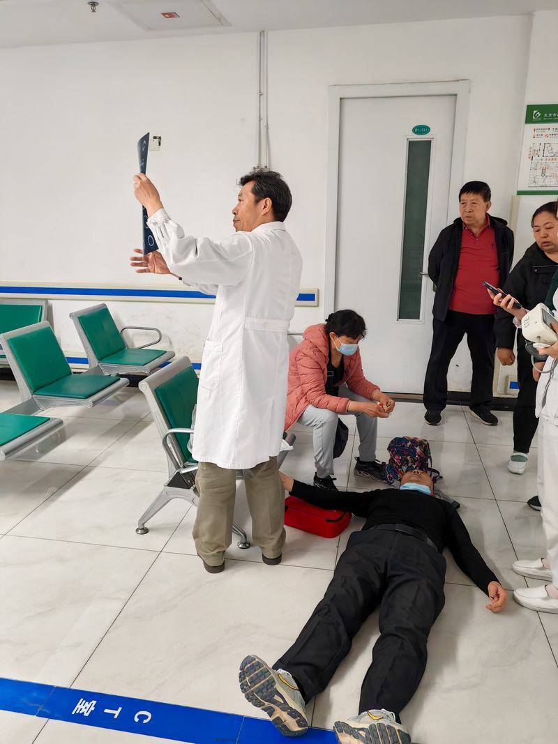 男子候诊时突发心脏骤停<strong></p>
<p>理财投资收益</strong>，放射科护士紧急抢救帮助脱险