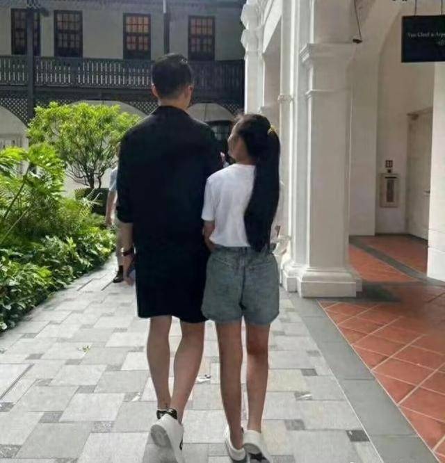 大S儿女回北京<strong></p>
<p>理财资源</strong>，张兰拉着小玥儿逛街，网友夸汪小菲好帅