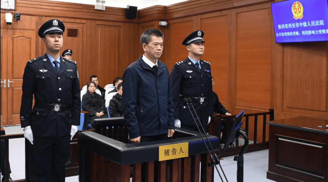 副部级郑洪<strong></p>
<p>农民理财</strong>，多次违规组织公款宴请，安排酒店制作菜品送到其家中