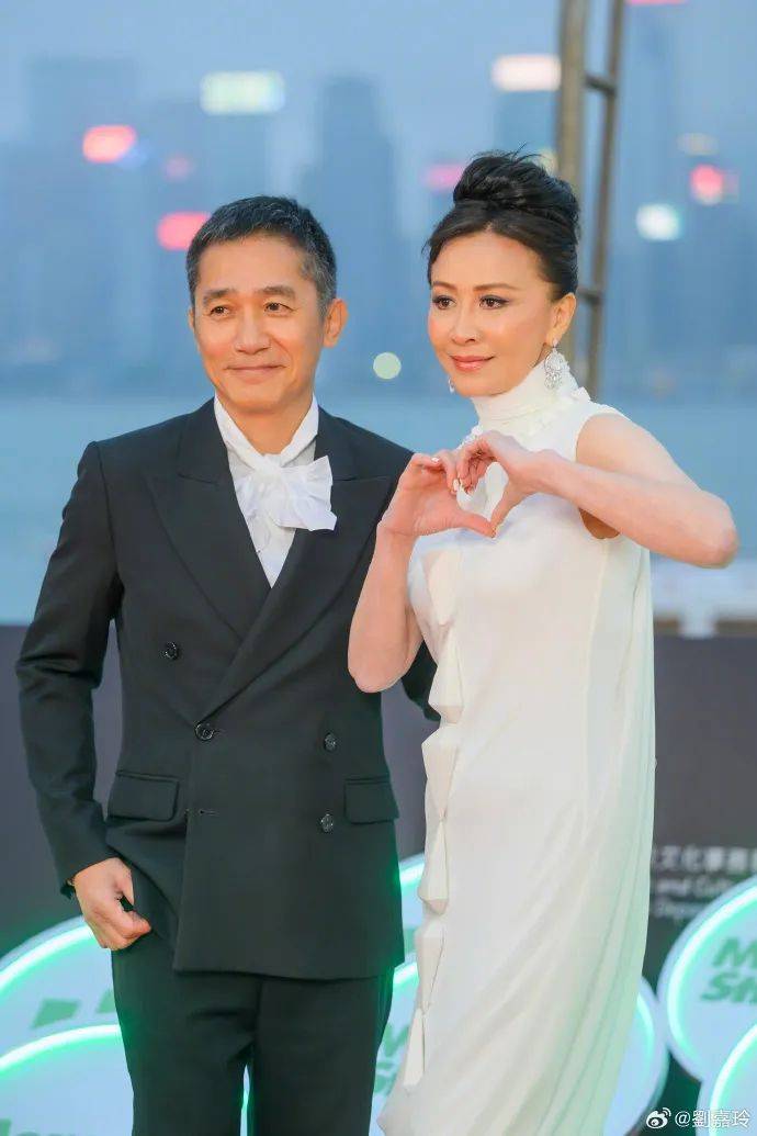 刘嘉玲连发10多张梁朝伟照片：他都不知道自己帅<strong></p>
<p>理财农场</strong>！头发白了也不肯染