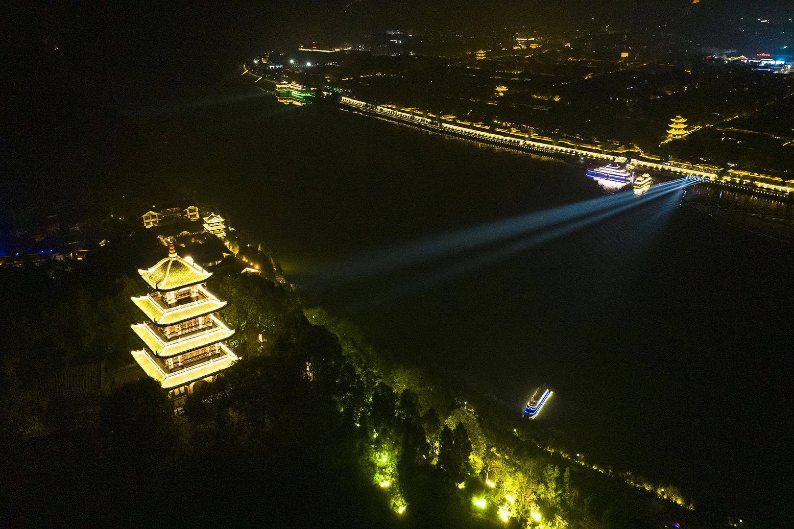 游客投诉在阆中一景区被索要597元上香费 官方：已致歉退款<strong></p>
<p>安稳理财</strong>，景区停业整顿