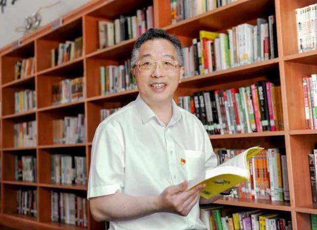 “颐云楼主人”<strong></p>
<p>互联网理财平台</strong>，主动向省纪委投案