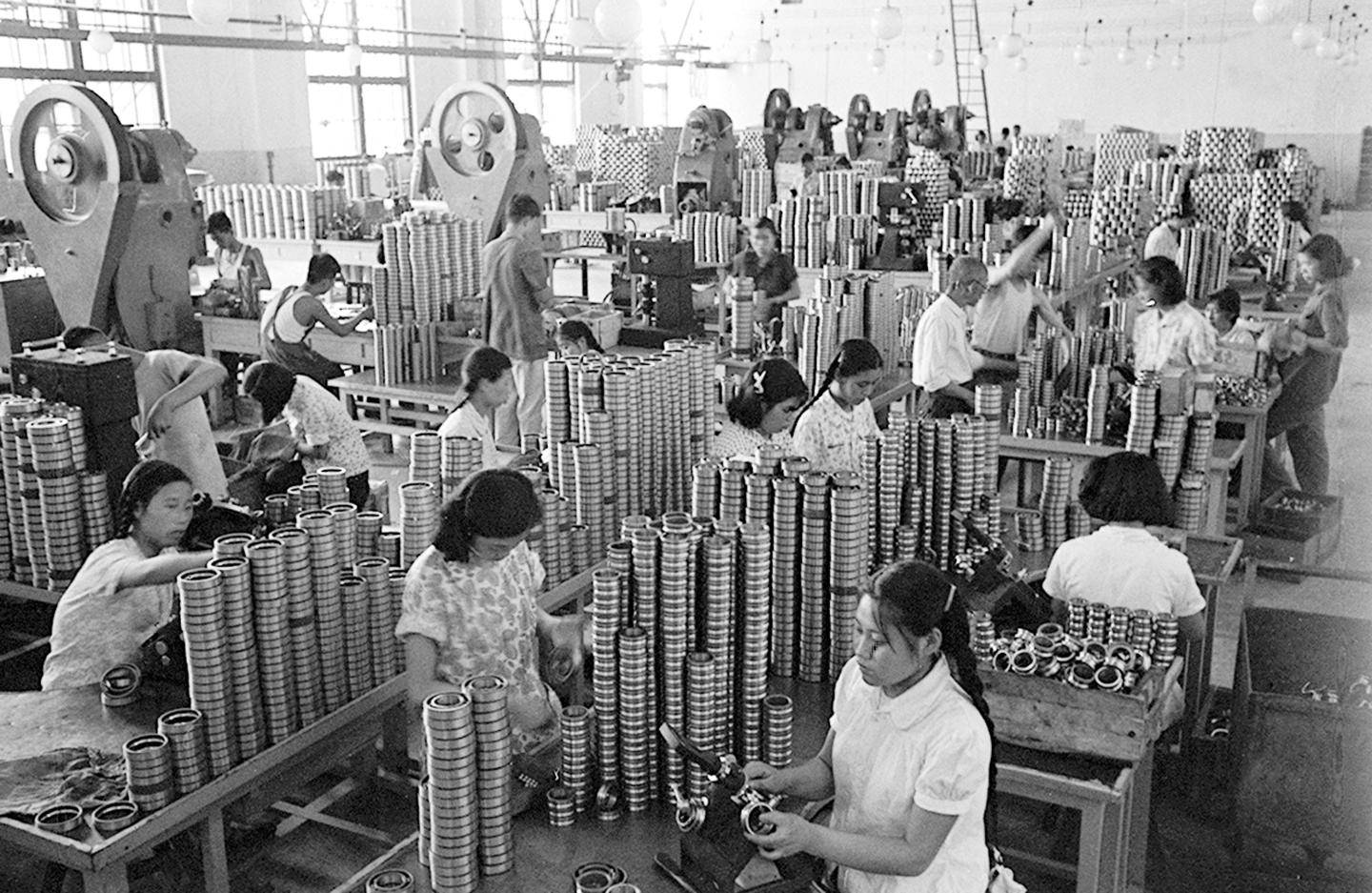 第1视点丨跟随总书记走进洛阳轴承集团 <strong></p>
<p>银行投资理财产品</strong>了解先进制造业发展