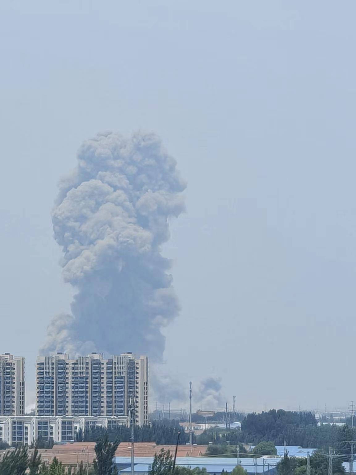 山东高密一化工车间发生爆炸<strong></p>
<p>理财通手续费</strong>，一公里外饭店窗户被震碎，当地：现场已疏散完毕，具体情况核实中