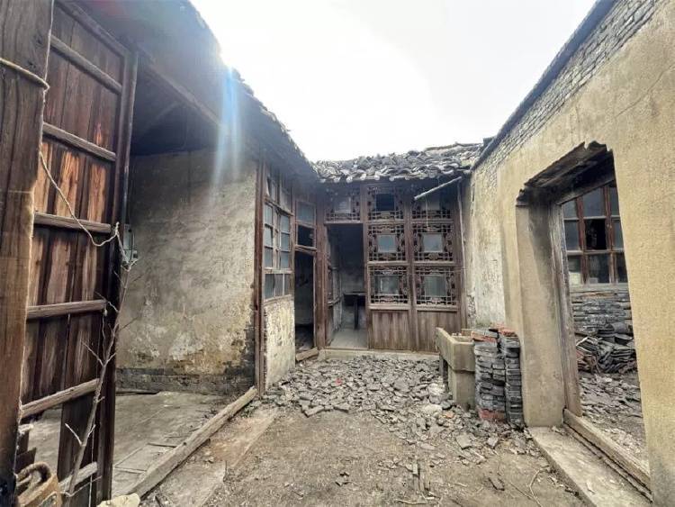 扬州一清代文物合院618元起拍<strong></p>
<p>理财通手续费</strong>，此前已流拍两次