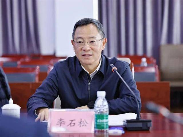 贪图享乐、道德败坏的李石松<strong></p>
<p>理财通手续费</strong>，在厅长、市长、市委书记等任上敛财数额特别巨大