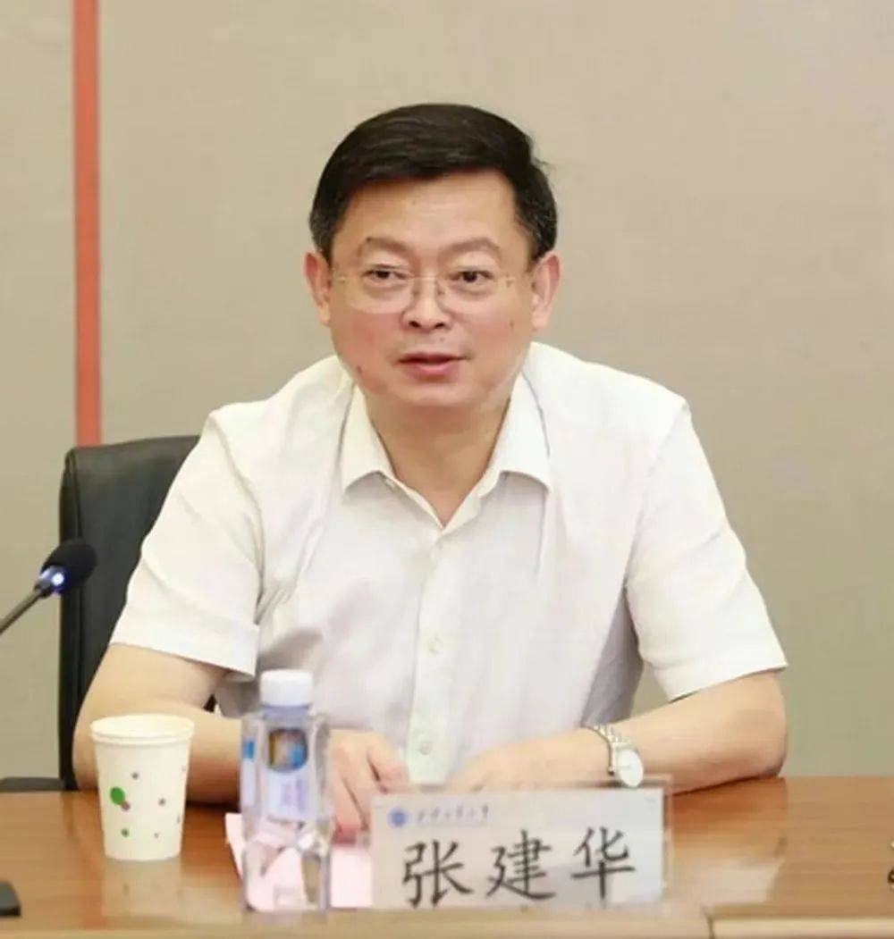 64岁张建华被查<strong></p>
<p>投资理财入门</strong>，系今年首个主动投案的中管干部，曾长期在国防科工系统工作