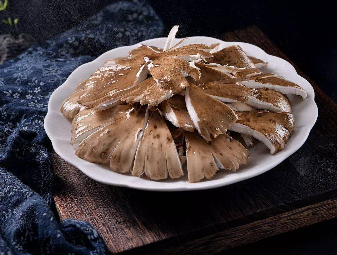 “天价”鸡枞调查：最贵卖到1800元/公斤！雨水少致产量低<strong></p>
<p>理财软件</strong>，多地价高客少