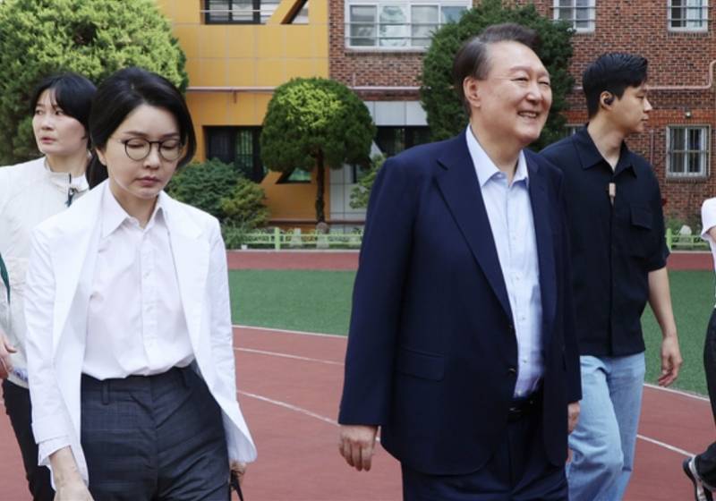 尹锡悦夫妇现身韩国大选投票现场<strong></p>
<p>菠萝理财</strong>！对丑闻相关提问保持沉默