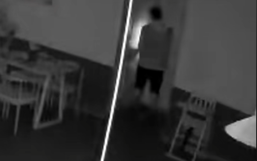 第一次见面就表白！被拒绝后男子凌晨3点狂敲女生房门<strong></p>
<p>米庄理财</strong>，随后拿出工具撬锁……