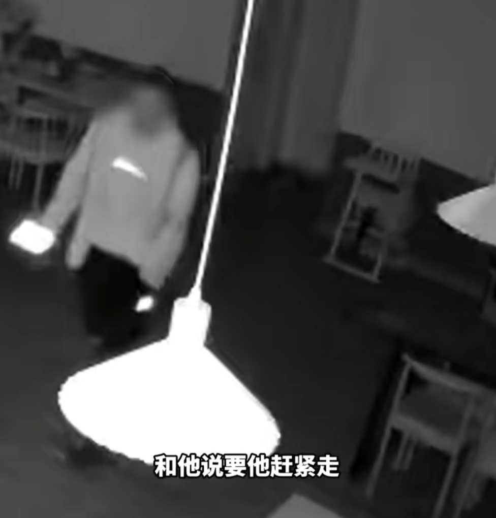第一次见面就表白！被拒绝后男子凌晨3点狂敲女生房门<strong></p>
<p>米庄理财</strong>，随后拿出工具撬锁……