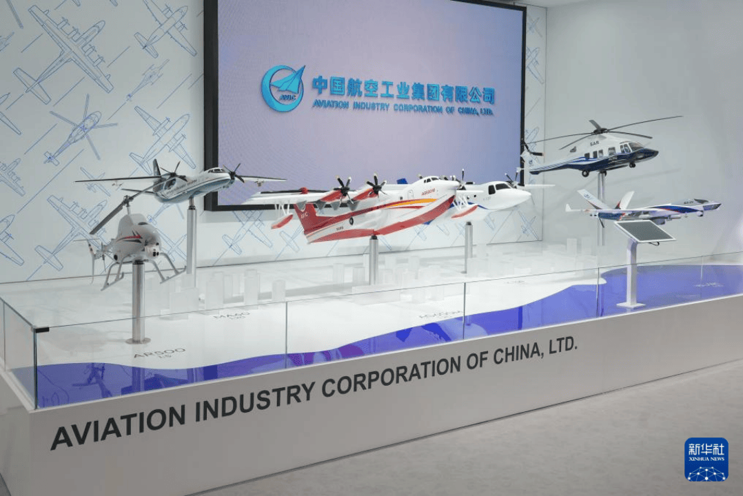 当面歼-10CE<strong></p>
<p>小鸡理财</strong>，对面“阵风”：巴黎航展对台戏