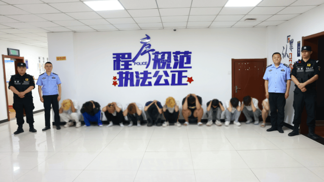 加油站内砸车打人<strong></p>
<p>速刷理财版</strong>，23名嫌疑人被临沂警方抓获