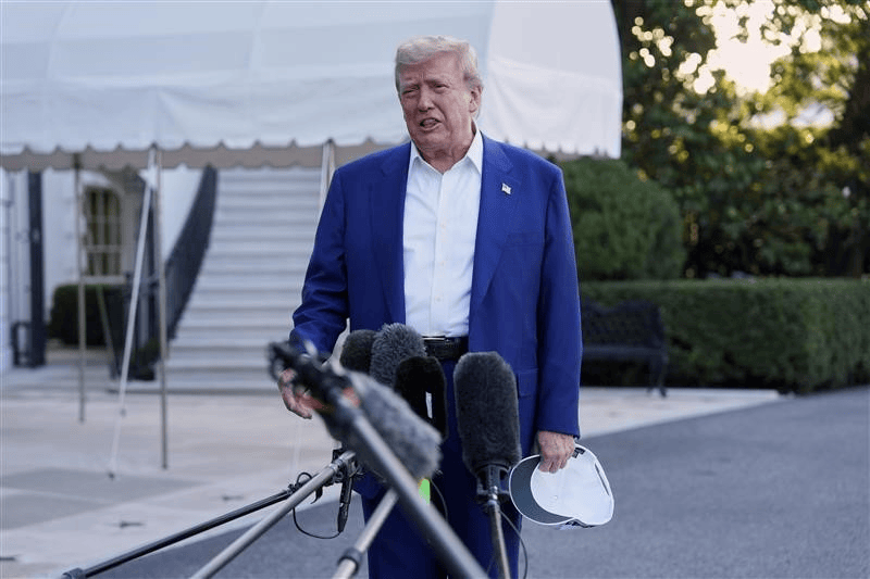 呦<strong></p>
<p>力哥理财</strong>，泽连斯基穿西装了，那边是十万人规模之战！