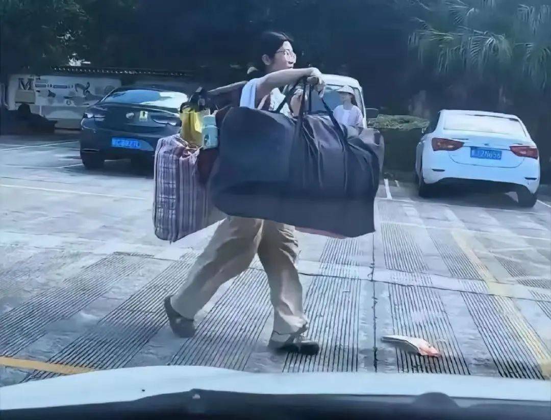 扁担女孩高考成绩出炉<strong></p>
<p>得宝理财</strong>，班主任：班级高考成绩好于预期