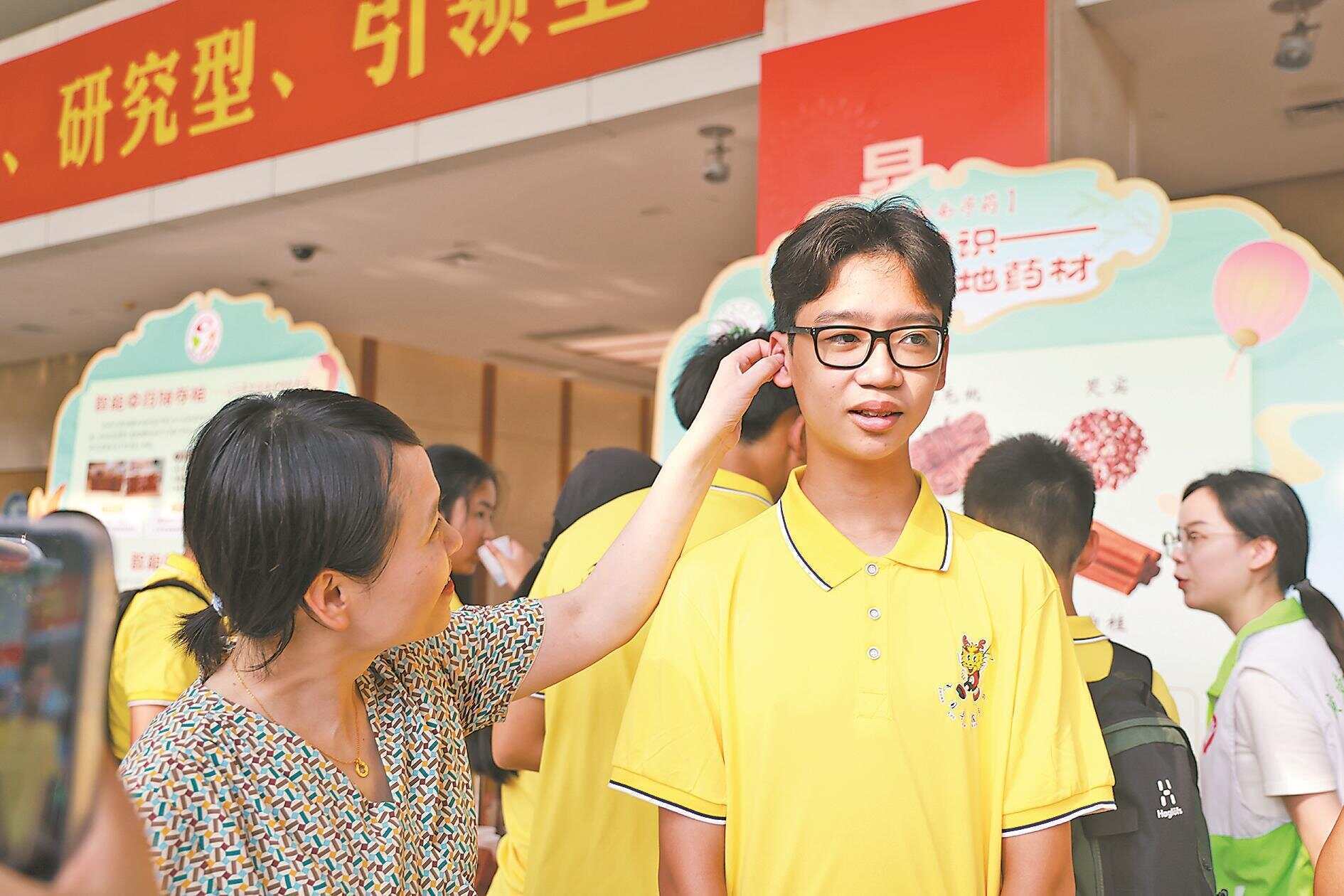 6年后<strong></p>
<p>人民币理财产品</strong>，14岁印尼男孩一眼认出当年为他治病的中医