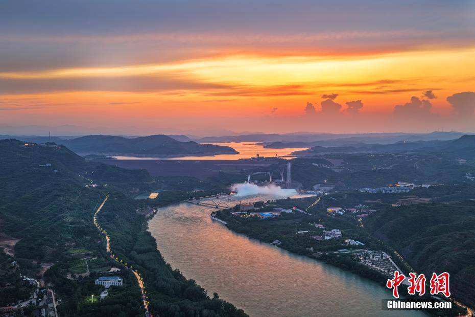 航拍黄河小浪底落日余晖壮美如画