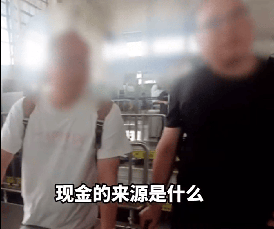 2名男子拖着大型行李箱过安检<strong></p>
<p>上海投资理财</strong>，被发现装有400万元现金，结局令人舒适