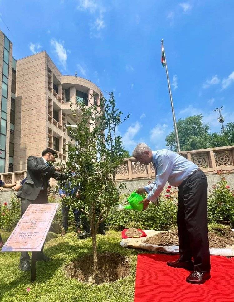 叫中国名字<strong></p>
<p>短期投资理财</strong>，娶日本妻子，5年没见的印度外长来了
