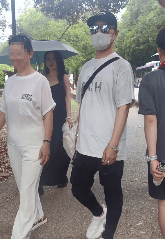 汪峰与森林北两家人同游日本<strong></p>
<p>投资理财集团</strong>，包括与章子怡所生的一对儿女，氛围相处融洽
