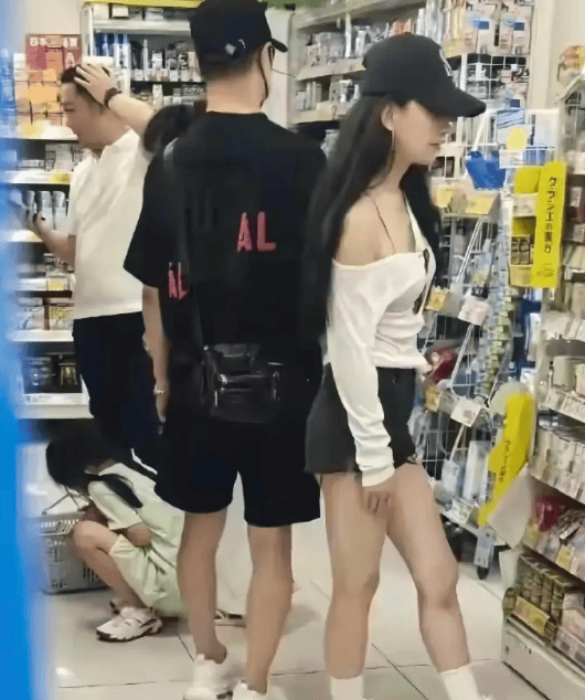 汪峰与森林北两家人同游日本<strong></p>
<p>投资理财集团</strong>，包括与章子怡所生的一对儿女，氛围相处融洽