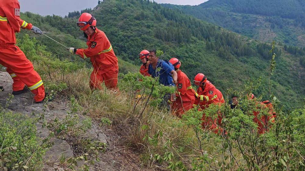 一人因登山摔伤腰部被困山底<strong></p>
<p>投资理财集团</strong>，淄博消防紧急救援