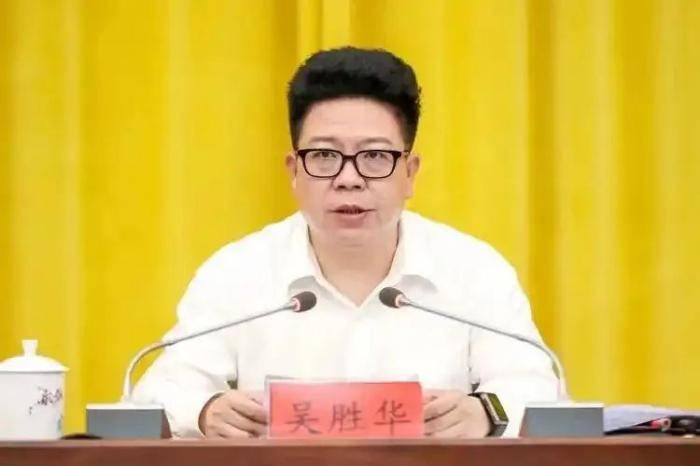 省委常委任上落马<strong></p>
<p>商务理财</strong>，此前多名老下属被查