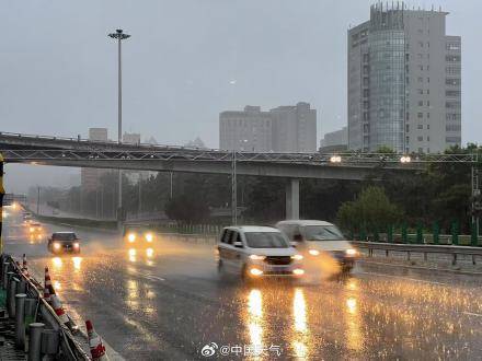 北京七区已现暴雨或大暴雨 早高峰城区及北部地区仍有明显降雨 注意出行安全<strong></p>
<p>银行理财新规</strong>！