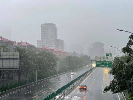北京七区已现暴雨或大暴雨 早高峰城区及北部地区仍有明显降雨 注意出行安全<strong></p>
<p>银行理财新规</strong>！