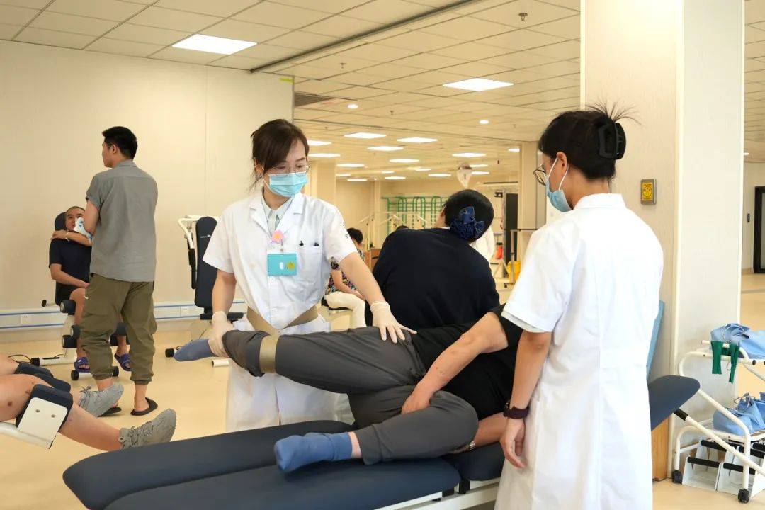 杭州32岁小伙每天打篮球到深夜<strong></p>
<p>银行理财新规</strong>，一查“韧带撕裂”！近期多人中招