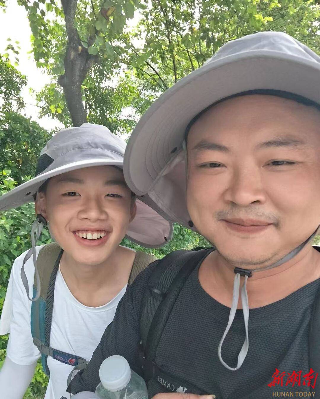 他陪13岁儿子从深圳徒步回湖南：脚都走“废”<strong></p>
<p>银行理财新规</strong>，儿子开心就好