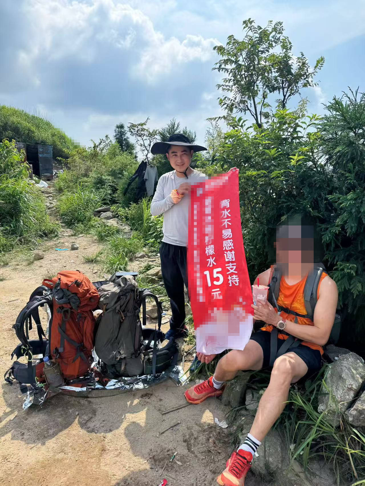 湖南一男子背40公斤蜜雪冰城上武功山售卖<strong></p>
<p>100万怎么理财</strong>，当事人：收入不多纯体验，当负重训练