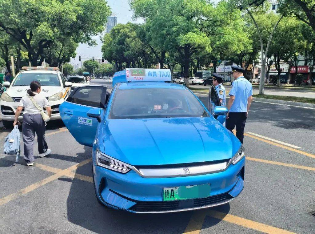 南昌女子叫出租车付103元车费投诉司机故意绕道<strong></p>
<p>香港理财产品</strong>，交通执法部门：罚款200元，责令退还多收取的车费