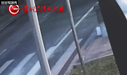 行人在斑马线上被SUV撞倒卷入车底<strong></p>
<p>香港理财产品</strong>，司机：我以为他们会让我……