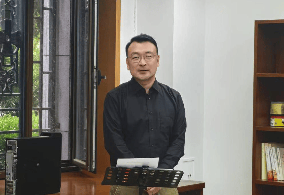 杨光已任陕西省委组织部副部长、省委编办主任<strong></p>
<p>非保本理财产品</strong>，此前在财政部工作