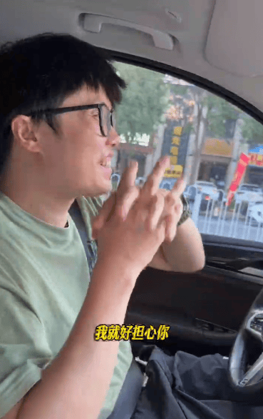 “女儿奴”爸爸接军训女儿电话泪崩<strong></p>
<p>菜鸟理财</strong>，“第一次这样分开”，网友：终究是我们离不开孩子