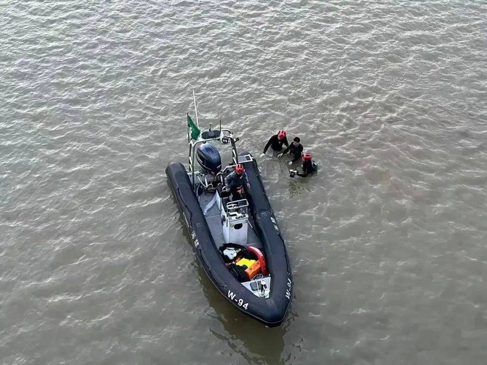 36岁内地男子靠“水下推进器”偷渡至澳门<strong></p>
<p>菜鸟理财</strong>，被海关抓个正着，获刑4个月
