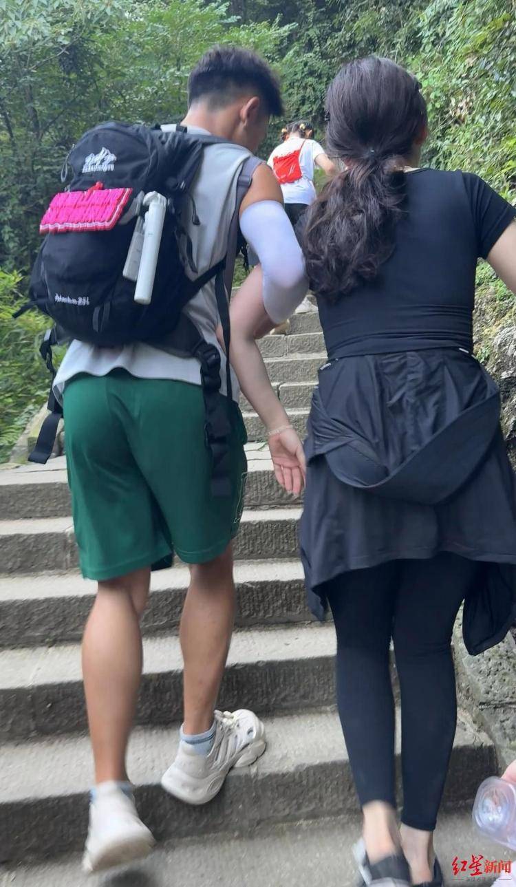 揭秘峨眉山陪爬团队：已陪爬千名游客九成为女性<strong></p>
<p>菜鸟理财</strong>，不会主动拉背扛抱，主要保障安全