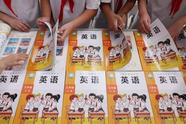 新版英语教材“难出圈”<strong></p>
<p>优先理财</strong>？三大出版社回应