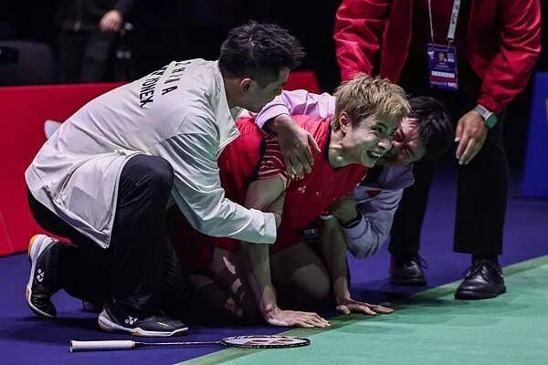 祝贺！石宇奇2比1逆转昆拉武特<strong></p>
<p>微信理财</strong>，获得羽毛球世锦赛男单冠军！