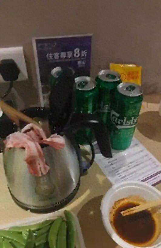男子在澳门某酒店用水壶煮火锅<strong></p>
<p>微信理财</strong>，负责人：会警告，若损坏需照价赔偿