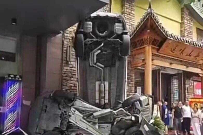 车辆失控驶入路边停车位致1死2伤<strong></p>
<p>微信理财</strong>,警方通报