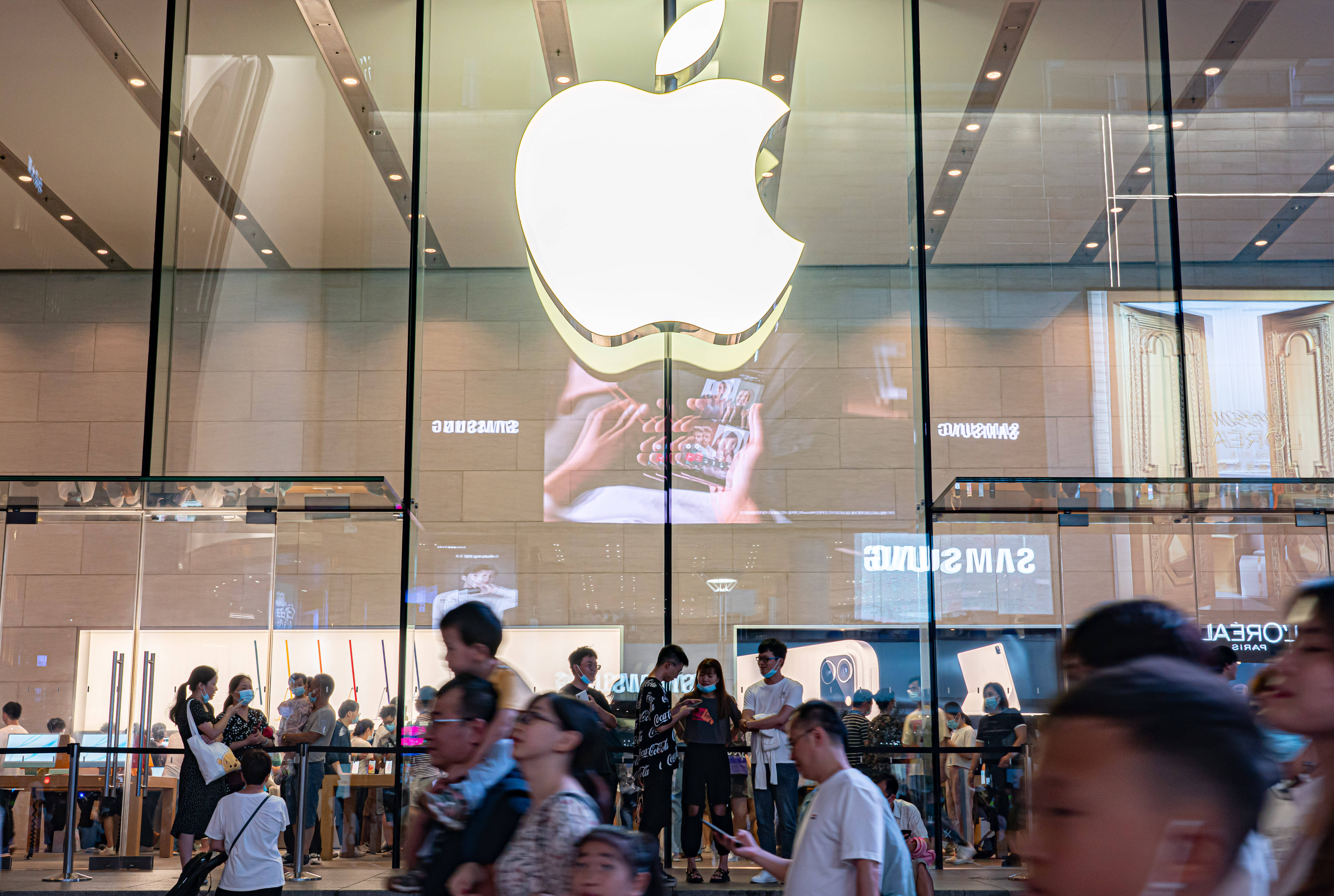苹果被曝首款折叠iPhone出货量或达千万台<strong></p>
<p>理财猫</strong>，2028年将发布折叠iPad