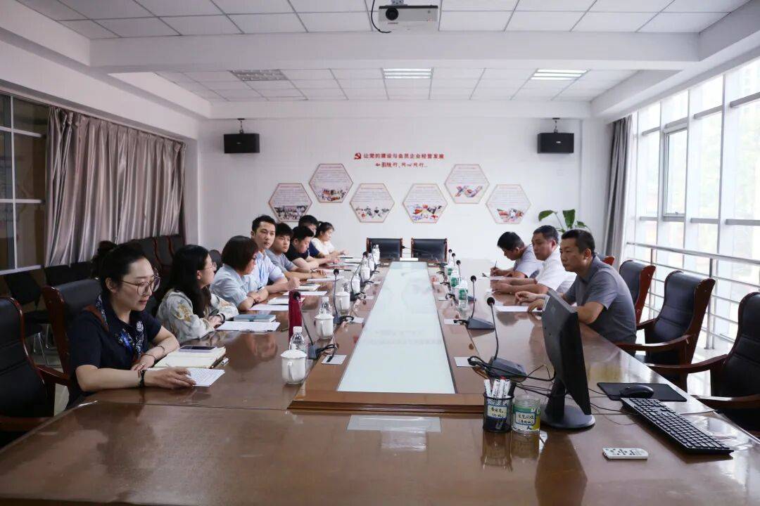 解青年创业难题<strong></p>
<p>理财猫</strong>，聚青春发展力量——团市委开展创新思维与青年创业主题交流活动